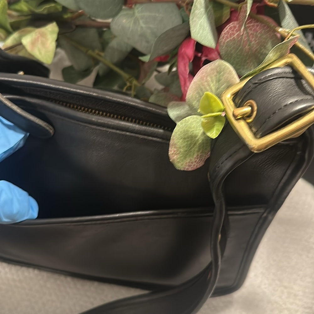 Iconic Coach
Legacy Black Leather Shoulder Bag. - Picture 8 of 14